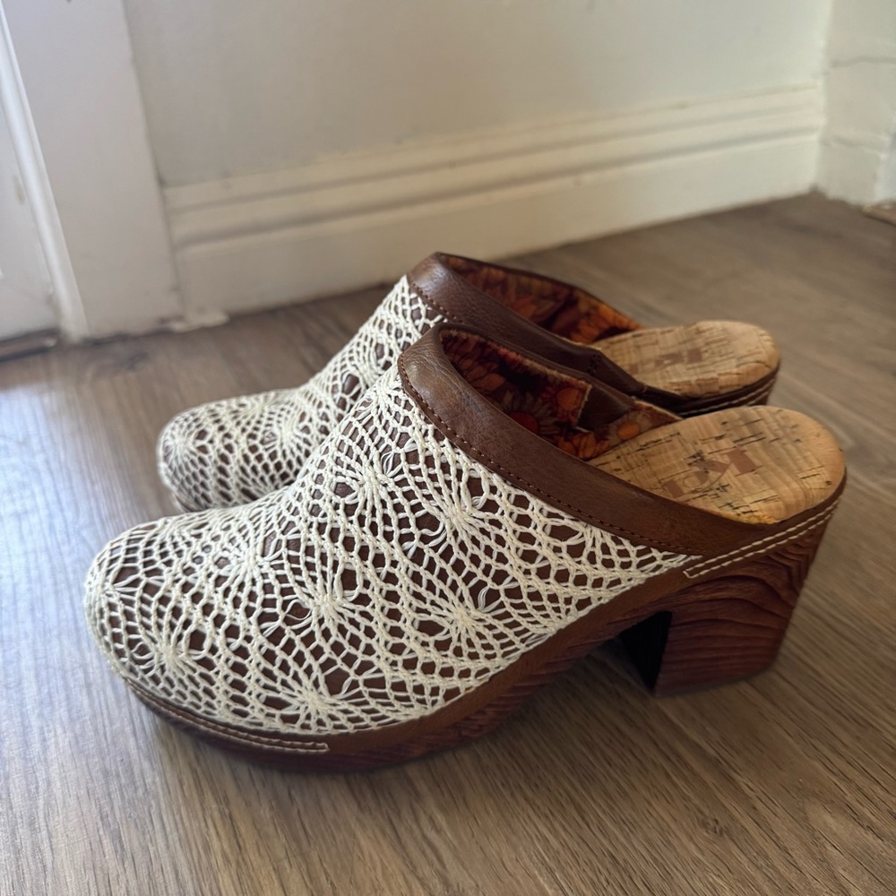 New Korks White Crochet Clog Mules with Brown Trim